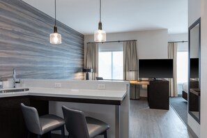 Studio, 1 kingsize-seng med sovesofa | Skrivebord, skrivebord for bærbar PC og strykejern/-brett