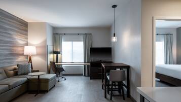 Suite, 1 habitación | 1 habitación, escritorio y espacio para trabajar con laptop