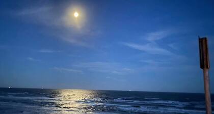 WEEKLY DISCOUNT Beach & Sport Fishing Boat House and Pier