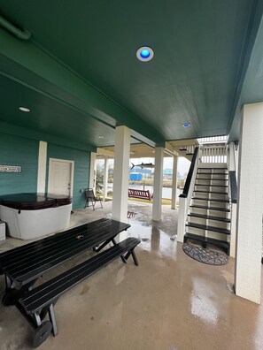 Terrace/patio - WEEKLY DISCOUNT  Beach & Sport Fishing  Boat House and Pier (SARGENT)