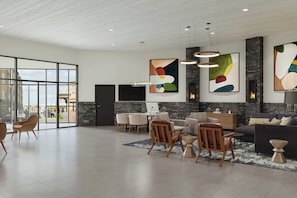 Lobby - Delta Hotels by Marriott Grande Prairie Airport (Grande Prairie)