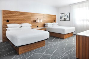Desk, laptop workspace, iron/ironing board, free cots/infant beds - Delta Hotels by Marriott Grande Prairie Airport (Grande Prairie)