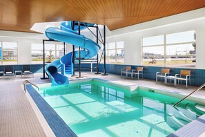 Una piscina cubierta