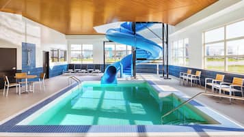 Una piscina techada