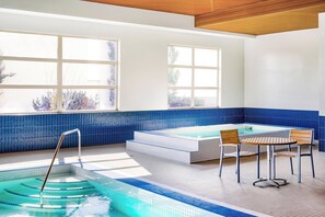 Indoor pool - Delta Hotels by Marriott Grande Prairie Airport (Grande Prairie)