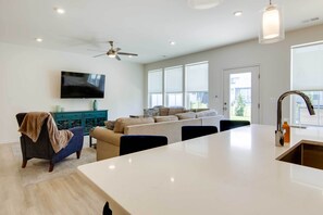 Interior - 5 Mi to Bethany Beach: Townhome w/ Community Perks (Millville)