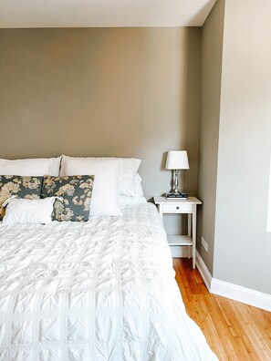 5 bedrooms, iron/ironing board, free WiFi, bed sheets