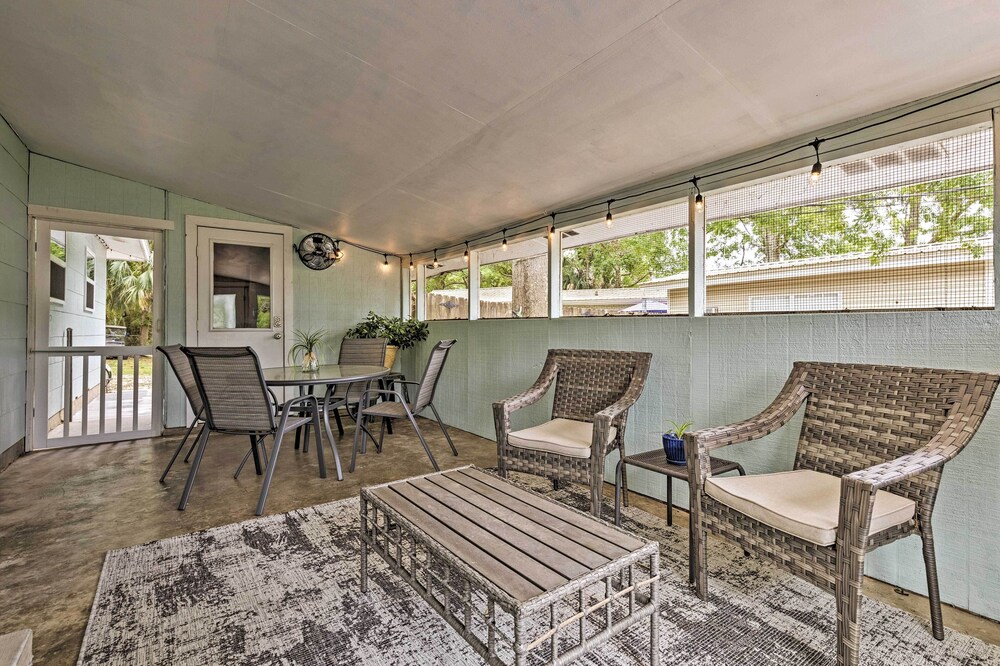 Ocean Springs Getaway - Walk to Beach & Downtown!