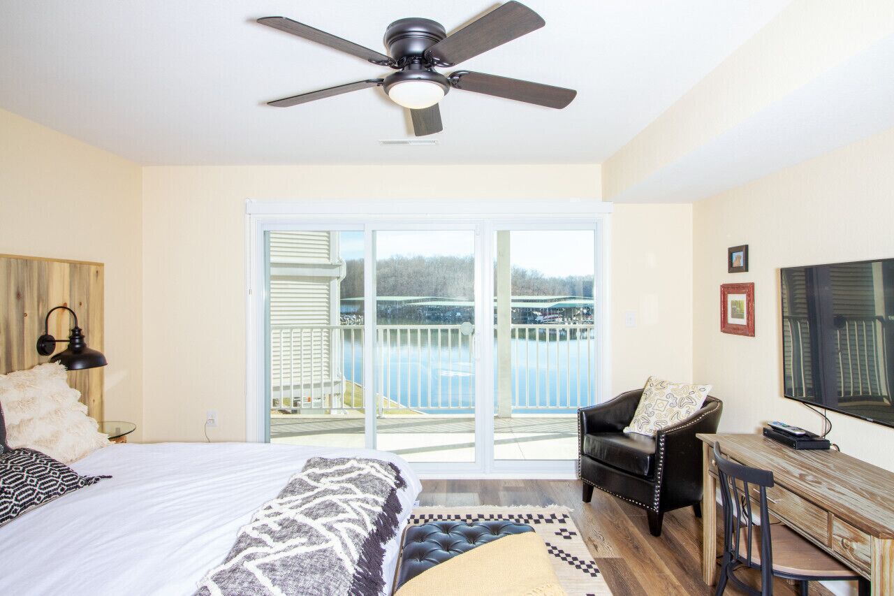 Lakefront Condo, Beautiful State Park Views.