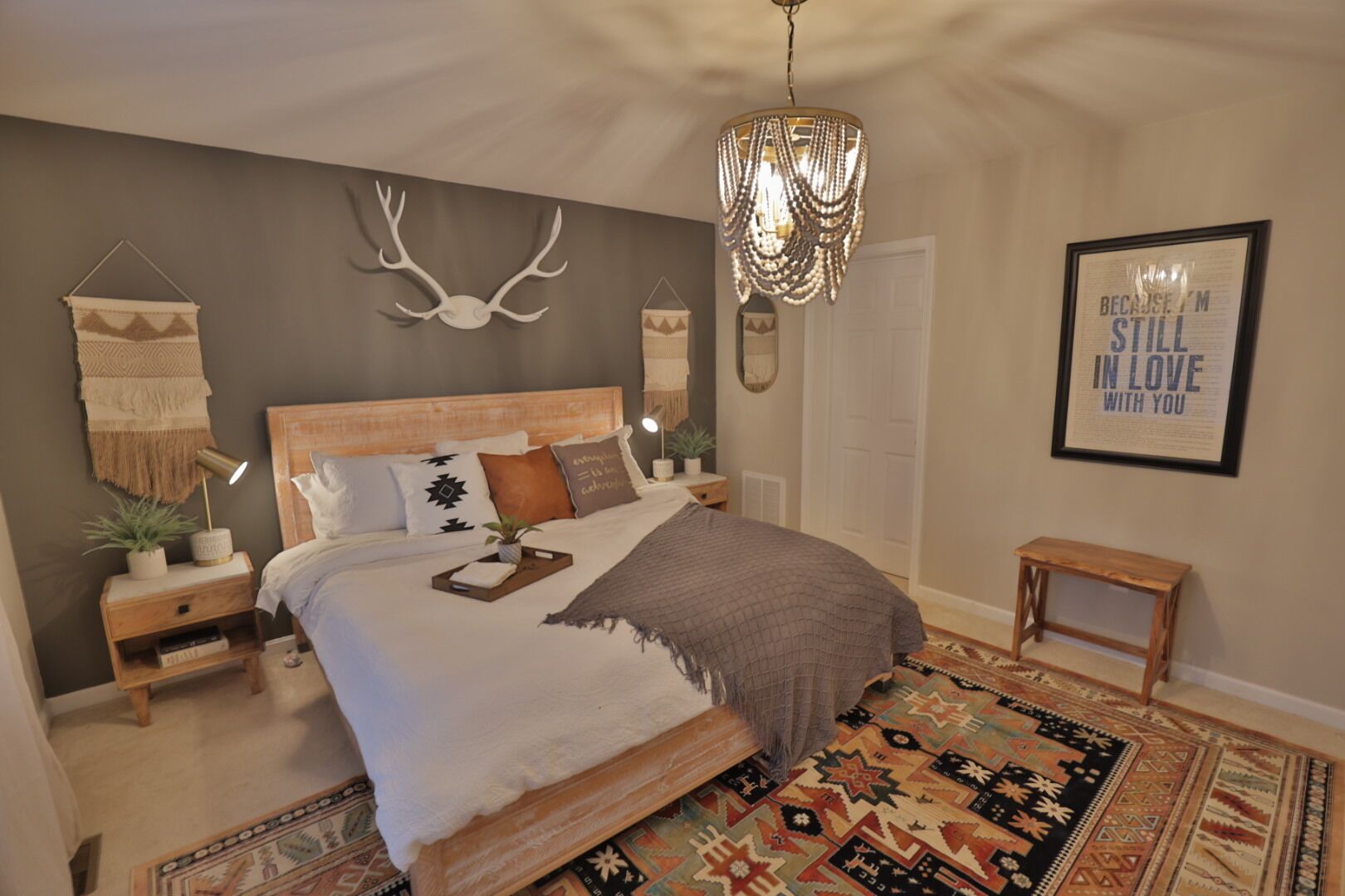 Epic Mountain Views, Hot Tub and Privacy at Harvest Moon Lodge and Retreat!