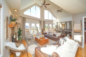 Smart-TV, peis, DVD-spiller og bordtennis