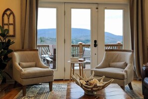 Smart TV, fireplace, DVD player, ping pong