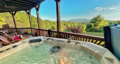 Luxury Mountain Lodge: Hot Tub and Incredible Mountain Views