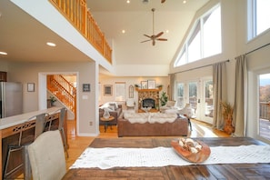 Smart-TV, peis, DVD-spiller og bordtennis