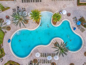 Utomhuspool och uppvärmd pool