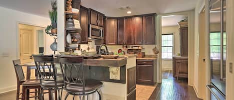 Fridge, microwave, stovetop, dishwasher