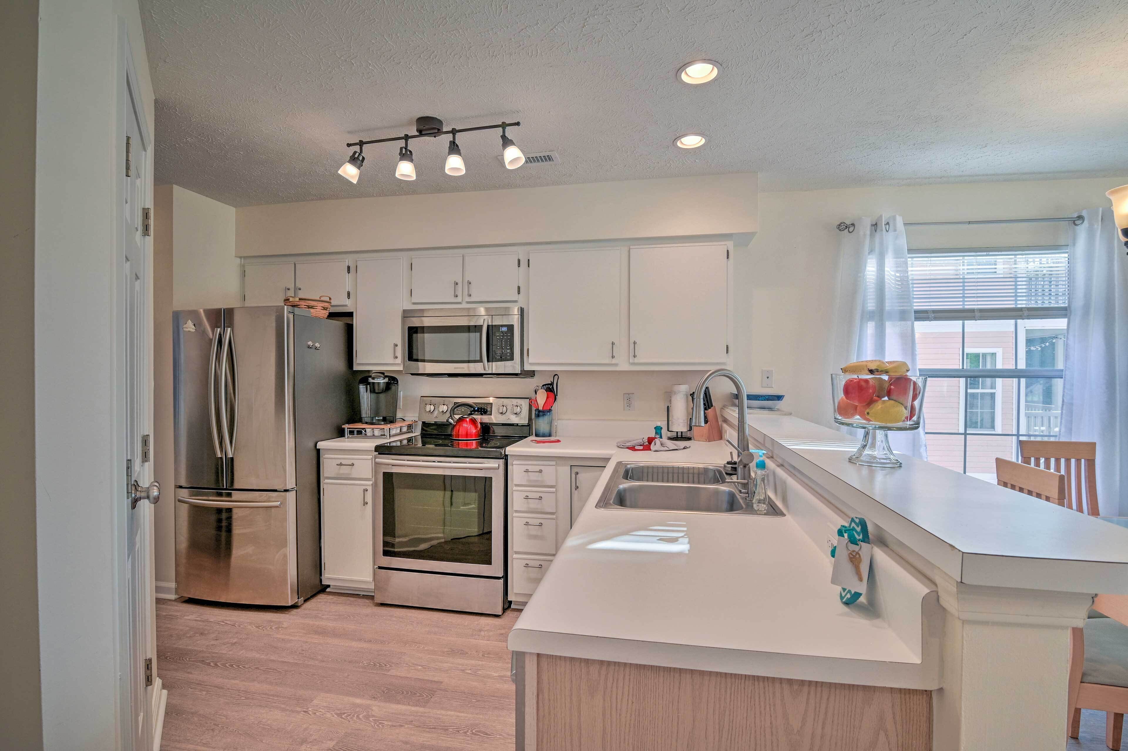 Waterway Resort Condo w/ Porch on Golf Course