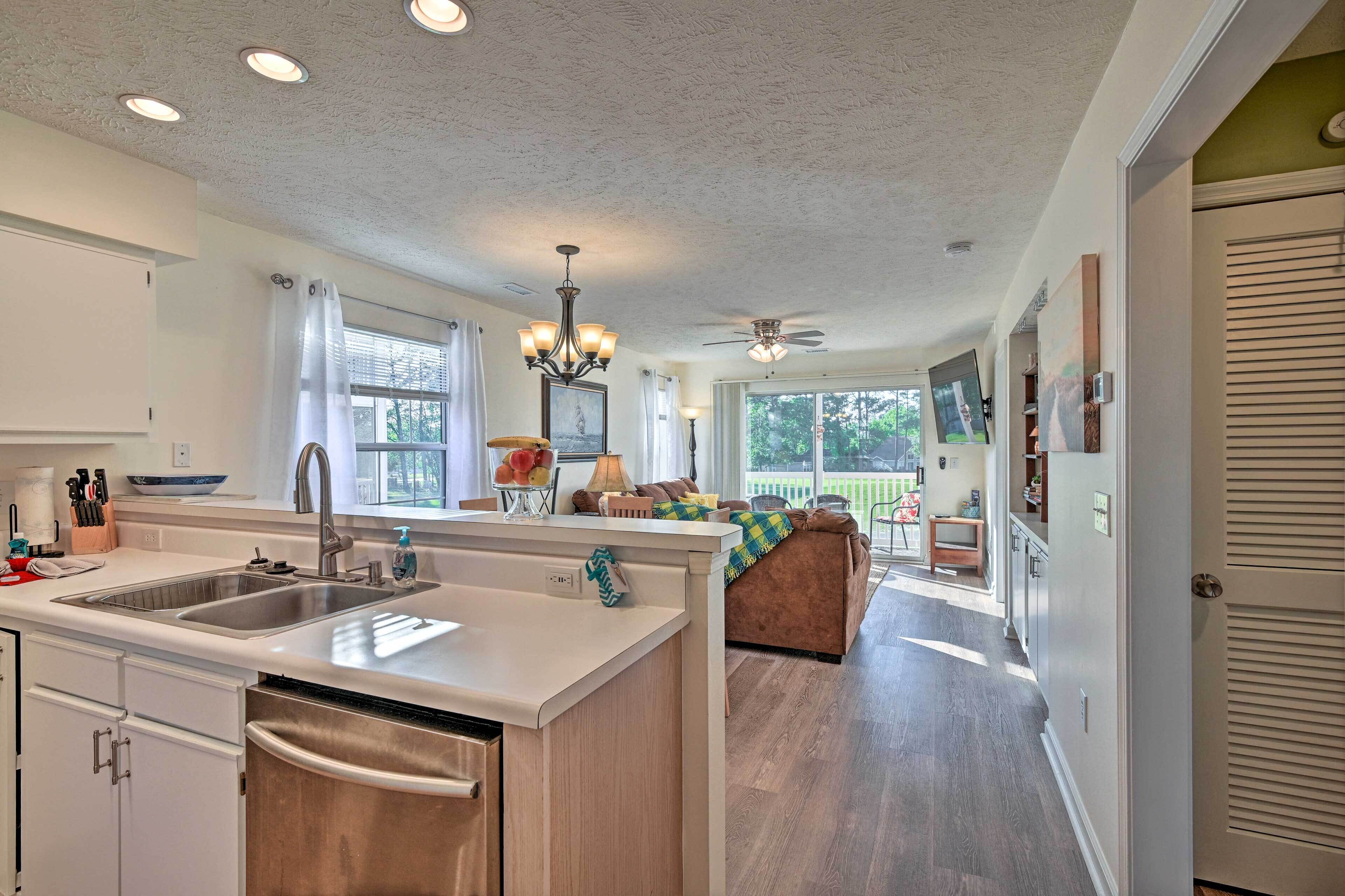 Waterway Resort Condo w/ Porch on Golf Course