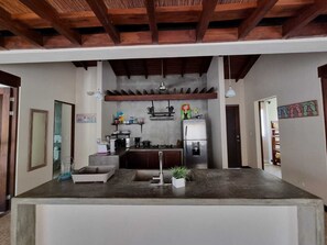 冰箱、微波炉、烤箱、炉灶