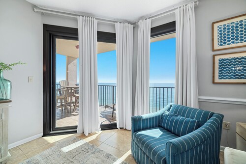 LUXURY DESIGN, GREAT LOCATION NEAR THE PASS, TONS OF FAMILY AMENITIES!