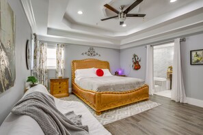 4 bedrooms, desk, laptop workspace, iron/ironing board - 11 Mi to NOLA: Westwego Home w/ Sunroom! (Westwego)