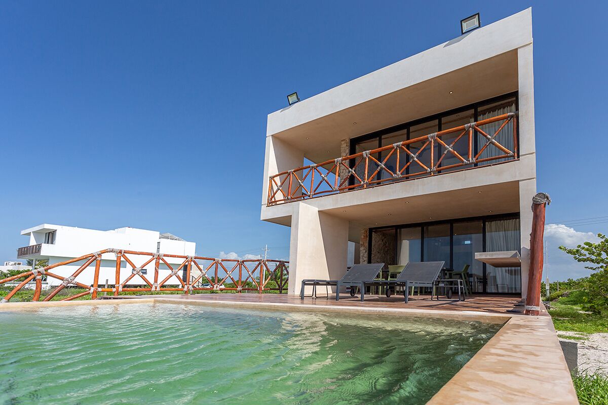 Beachfront Oasis with 2 Private Pools / Casa A-Mar