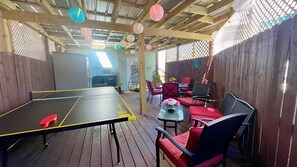 Game room - Violet Beach House, Ping Pong, Swings, Sleep 8, Gated, Swim Pool (Gulfport)