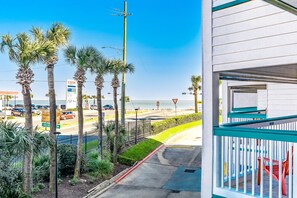 Property grounds - Oceanfront Condo w/Shared Pool, Central AC, Free WiFi, Private Balcony (Galveston)
