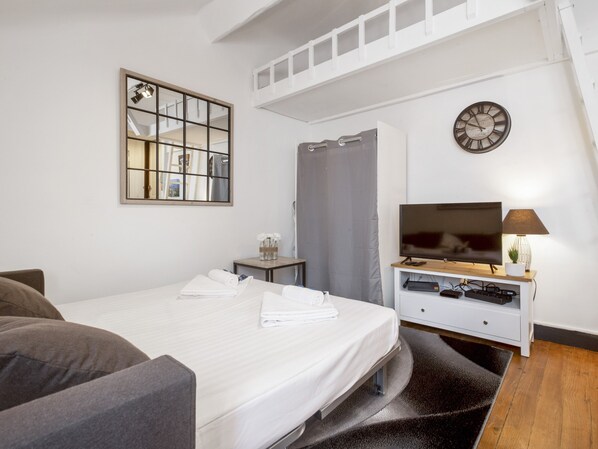 Fer et planche à repasser, Wi-Fi, literie fournie