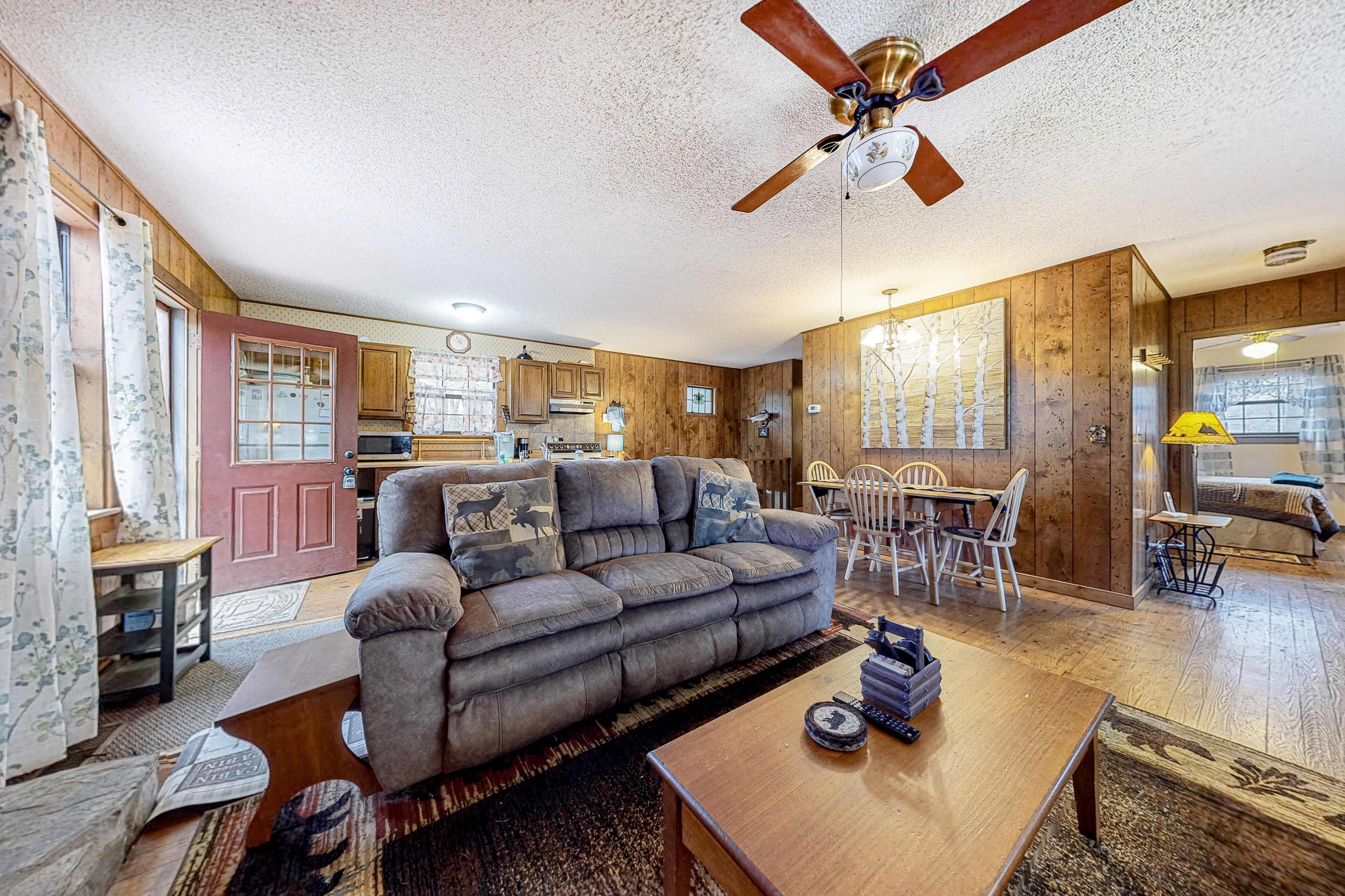 Dog-friendly, creek-front getaway with wood fireplace & private washer/dryer