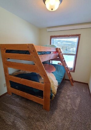 2 bedrooms, WiFi, bed sheets
