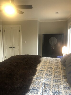 2 Schlafzimmer, Schreibtisch, kostenloses WLAN, BettwÀsche