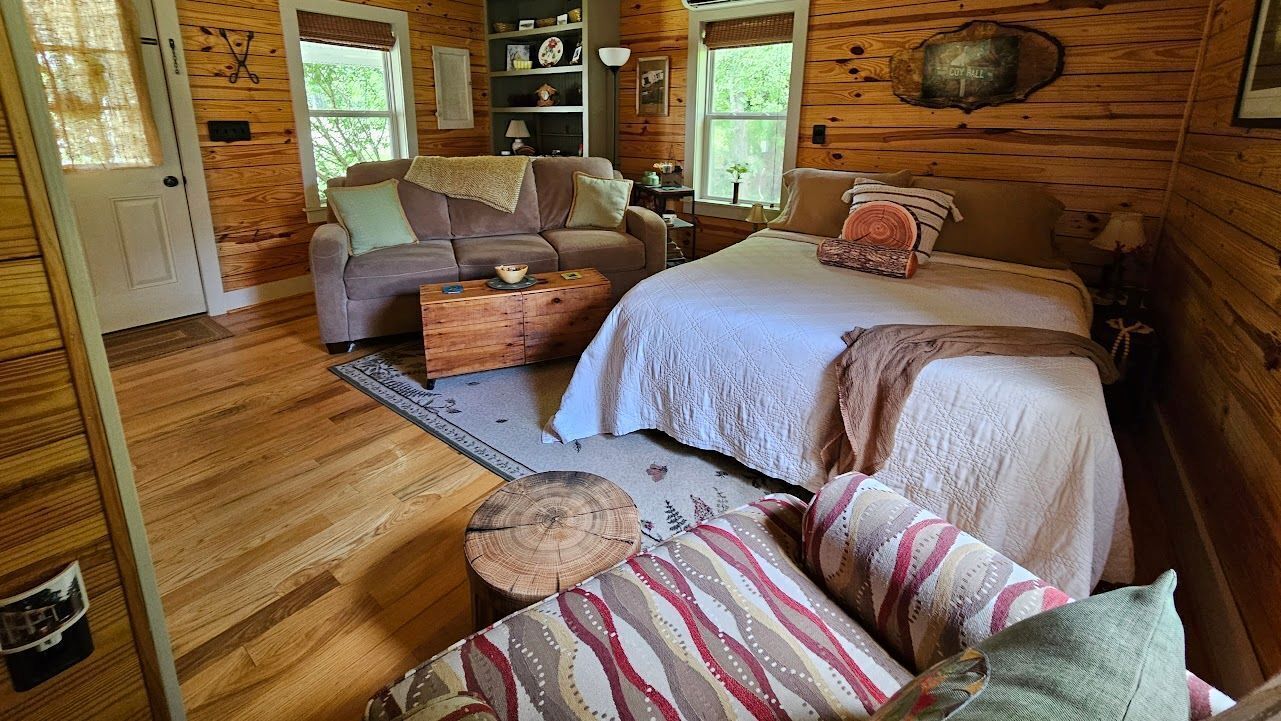 The Cabin at Tedderfarm-Crisp Nights and  the Hot Tub is Ready!