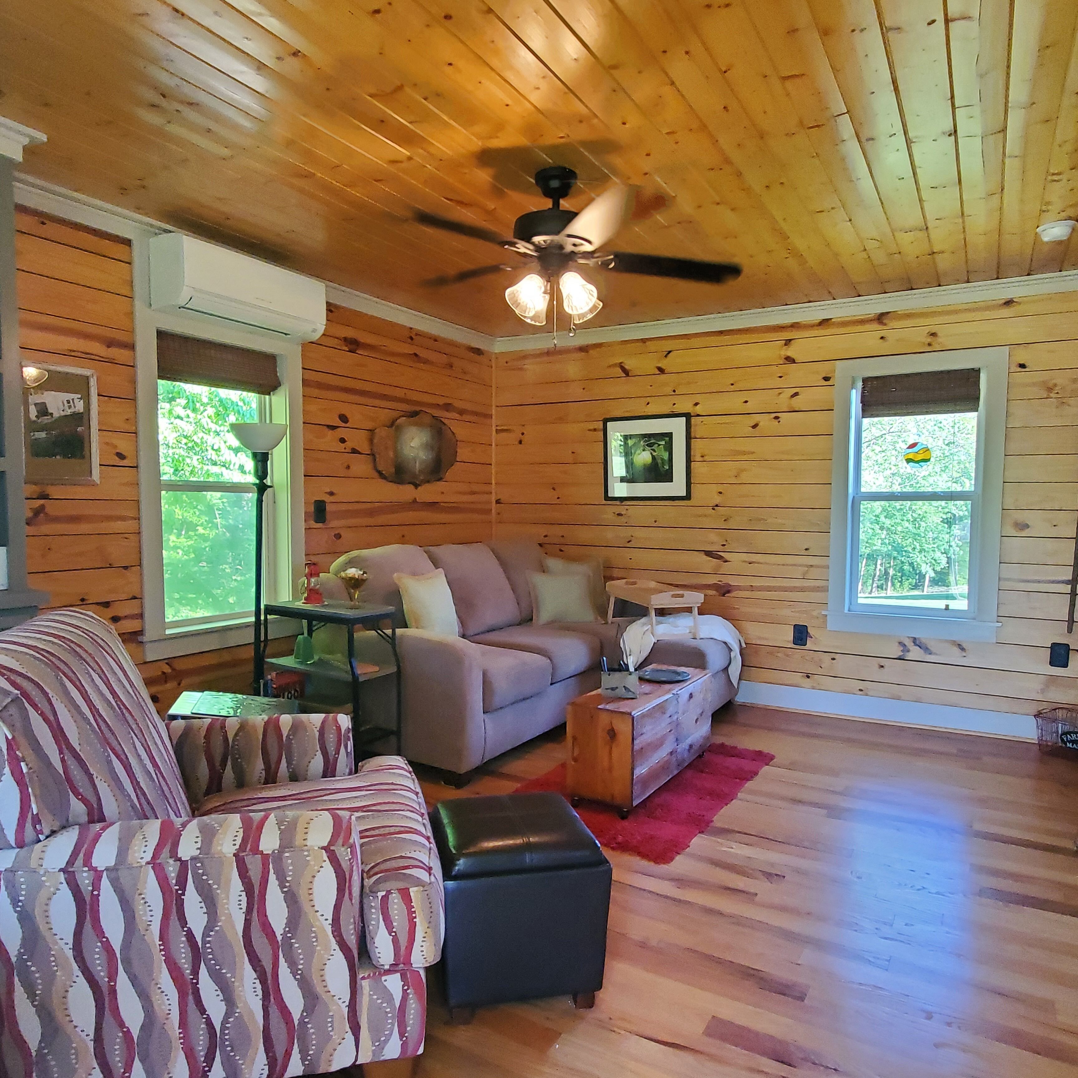 The Cabin at Tedderfarm-Crisp Nights and  the Hot Tub is Ready!