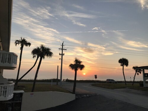 Oceanview Across From The Beach
