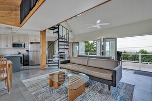 Fernseher, Videospiele, Tischfußball, Bücher