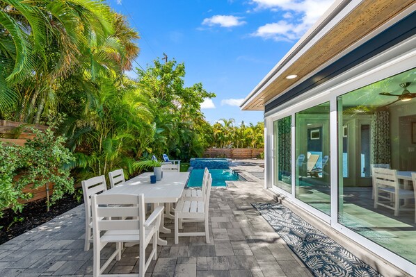 Outdoor dining
