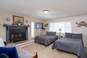 3 bedrooms, iron/ironing board - Located in Oceano in the California region, 1740 Laguna Drive Home has a patio. The air-conditioned accommodations is 1,650 feet from Pismo State Beach, and guests benefit from complimentary WiFi and private parking available on site. (Oceano)