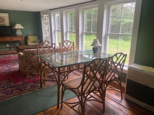 ATTRACTIVE AND COMFORTABLE 2 BEDROOM/1 BATH UNIT WITH WONDERFUL VIEWS