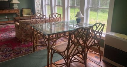 ATTRACTIVE AND COMFORTABLE 2 BEDROOM/1 BATH UNIT WITH WONDERFUL VIEWS