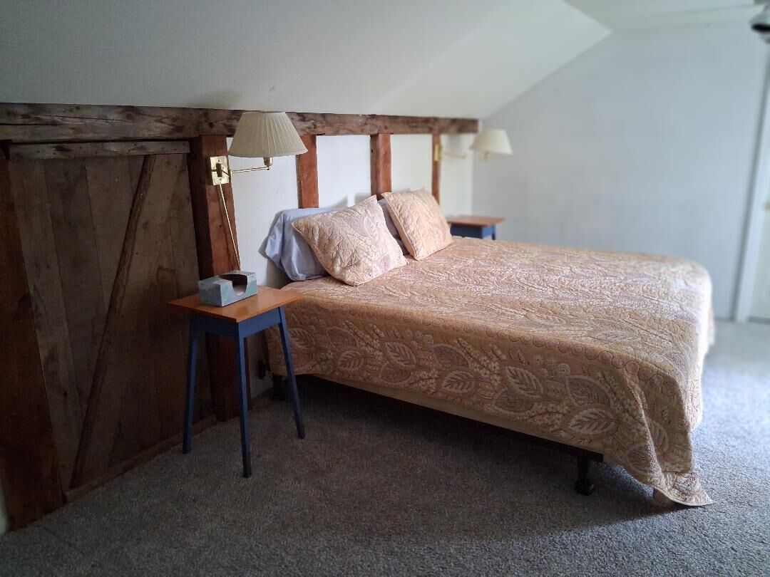 2 bedrooms, iron/ironing board, internet, bed sheets