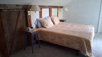 2 bedrooms, iron/ironing board, internet, bed sheets