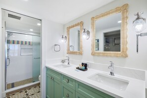 Shower, hair dryer - Gorgeous Sanibel Surfside Oceanfront Residence (Sanibel)
