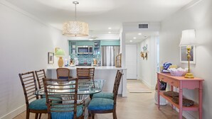 Dining - Surfside 116 | Gorgeous Oceanfront Residence | Steps to the Beach (Sanibel)