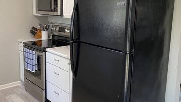 Frigorífic, microones, forn i placa de cuina