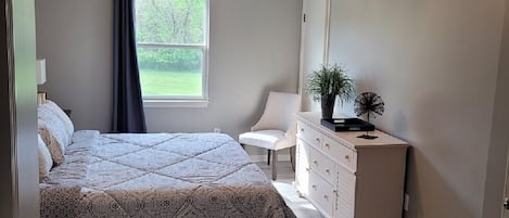 3 chambres, coffres-forts dans les chambres, bureau