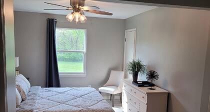 Beautiful 3 Bed, 2 Bath, Sleeps 6, Full Kitchen. garage. Close to World cup!