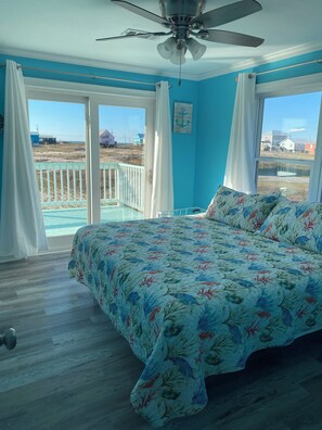 2 bedrooms, free WiFi, bed sheets - Gulf and Bay Views in Fort Morgan! Short walk to beach. Room to park the boat! (Gulf Shores)