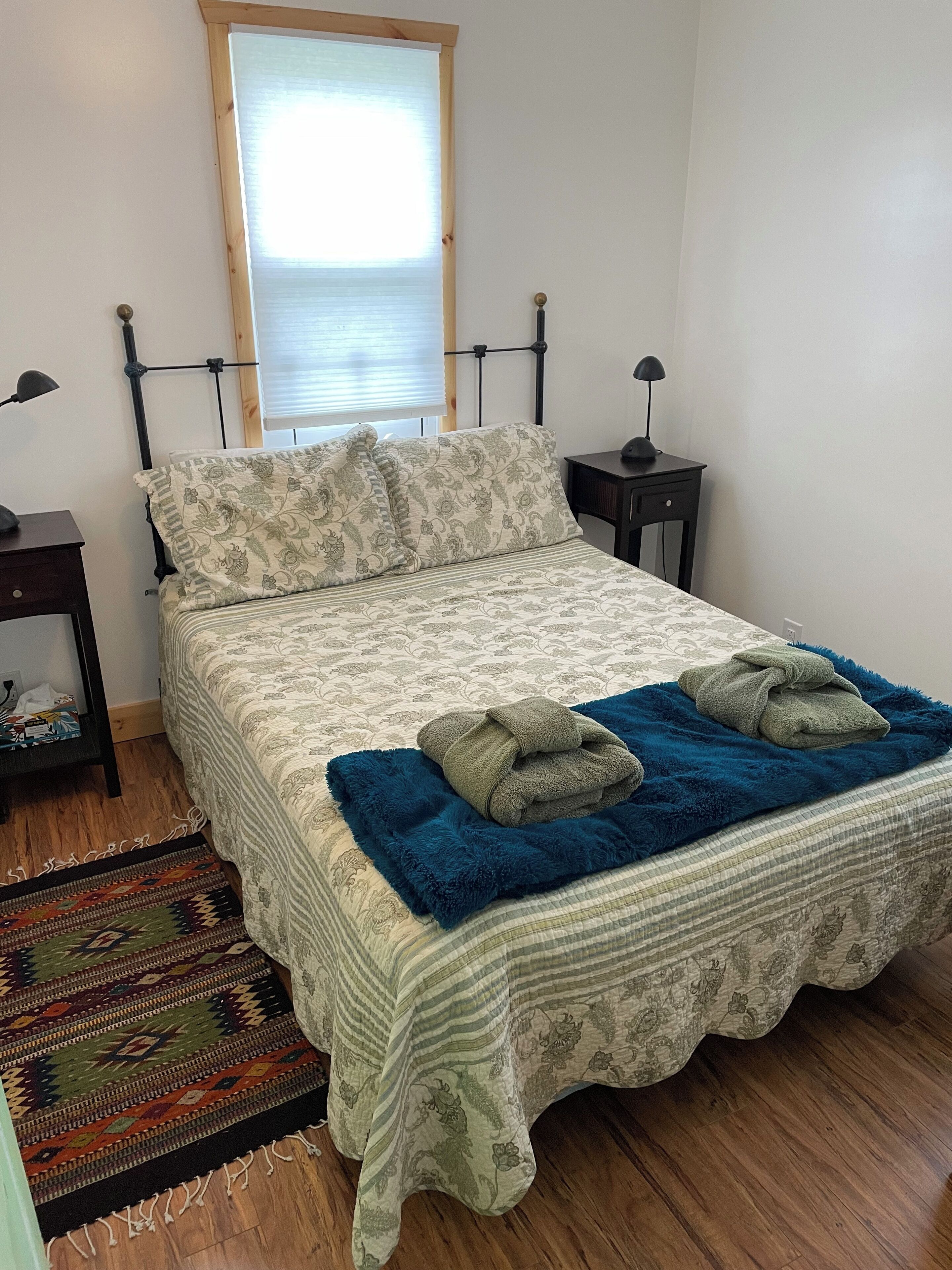 Rustic cabin near RMNP with screened-in deck, forest and meadow views