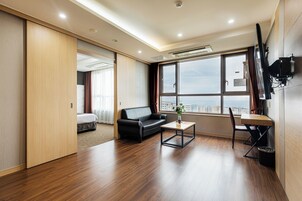 Parlor Suite Room(Ocean View) | View from room